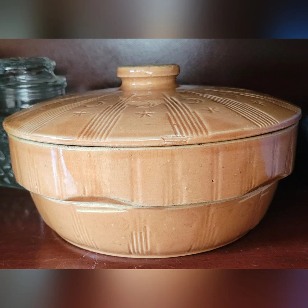 Watt Pottery Casserole Dish - “Stars And Moon” 9
